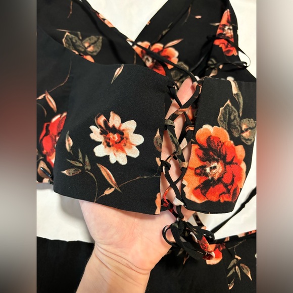 Black Floral Two Piece Skort Set 🌺 - Picture 4 of 6